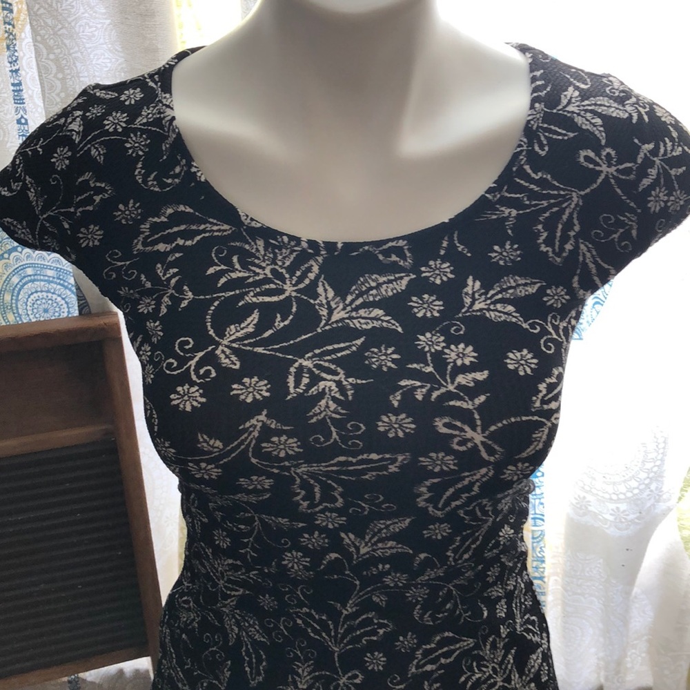 Dress - Picture 2 of 7